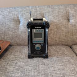 Makita Jobsite Radio – Heavy Duty Worksite / Garage Radio – Tested