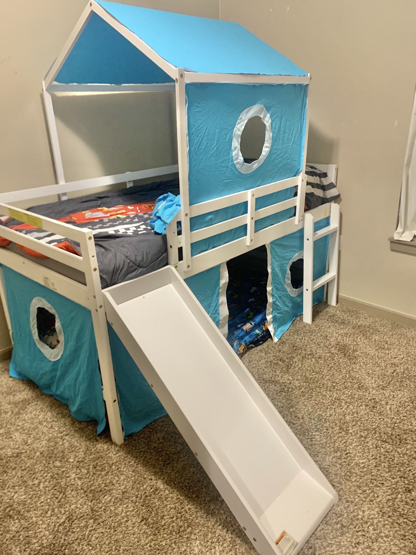 Loft/bunk Bed