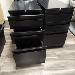 Metal Filing Cabinets On Wheels - FREE