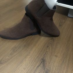Men’s Chelsea Boot Size 8 