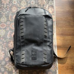 Nomatic Peter Mckinnon 40L Backpack 