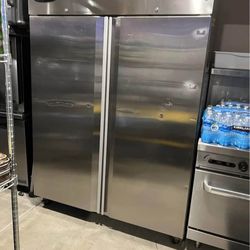 Double door freezer hoshizaki