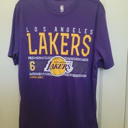 LA LAKERS LEBORE JAMES Tee
Size Men's SMALL