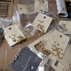 Target Jewelery Assorted 28 Pieces 