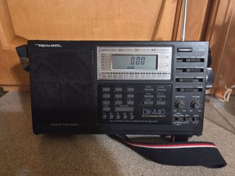 Realistic DX-440 (Catalog Number 20-221) is a classic vintage multi-band portable
