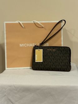 MICHAEL KORS Brown Logo Wristlet