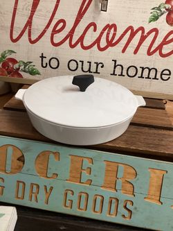 Corning Ware 10” (B-10) Buffet Server With Bakelite Knob