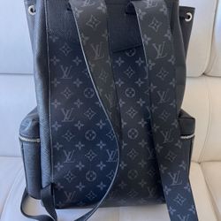 LOUIS VUITTON OUTDOOR BACK