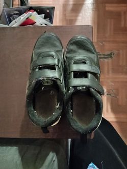Shoe size 8W