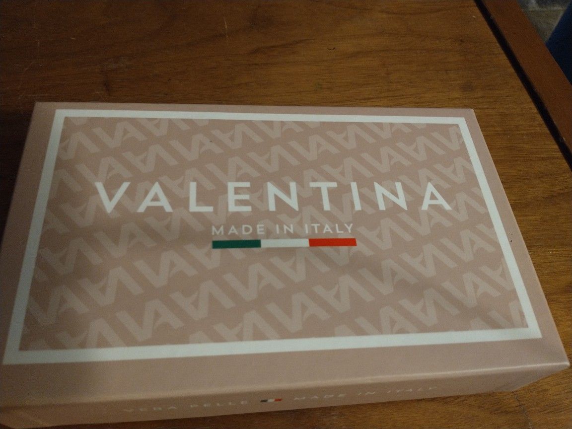Valentina Italian Tab Close Clutch Wallet Vera Pelle genuine leather made in Italy
Very good condition