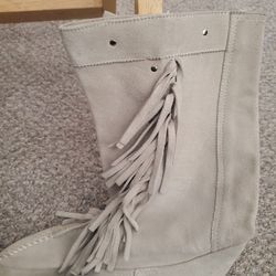 Minnetonka Women's Tan Suede Fringe Calf Boot/Moccasin 