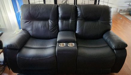 Living Spaces Tyson II Power Reclining Loveseat – Power Headrests + USB