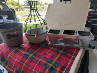 PLANTERS / POTS