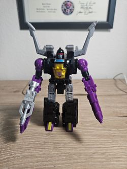 Transformers legacy evolution deluxe class shrapnel