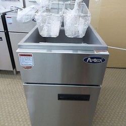 Brand New 40 Lbs Commercial Deep Fryer Available For Immediate Pick Up 
