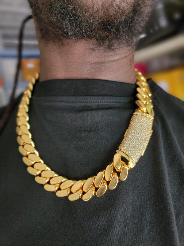 Gold Plated Miami Cuban Link 22mm Chain CZ Diamond Lock for Sale in  Orlando, FL - OfferUp