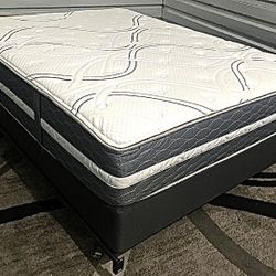 Very Nice Thick Luxury Queen Hybrid Serta Perfect Sleeper Mattress! 