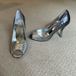 NEW Silver Reptile Print Heels Enzo Angiolini Sz 8.5