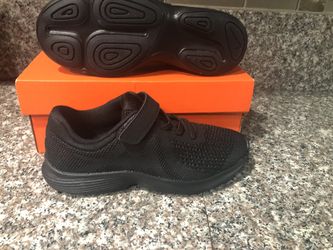 New Nike for kids Sz 3y