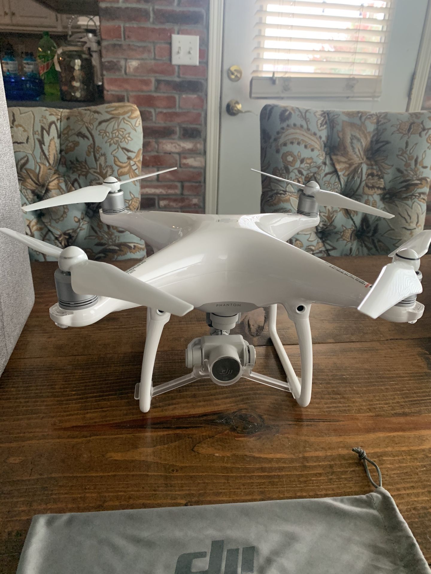 DJI PHANTOM 4