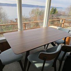 Beautiful Dining Table And 4 Chairs