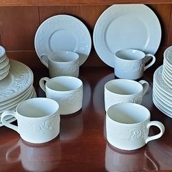 Farberware Alsace Dinnerware lot of 34