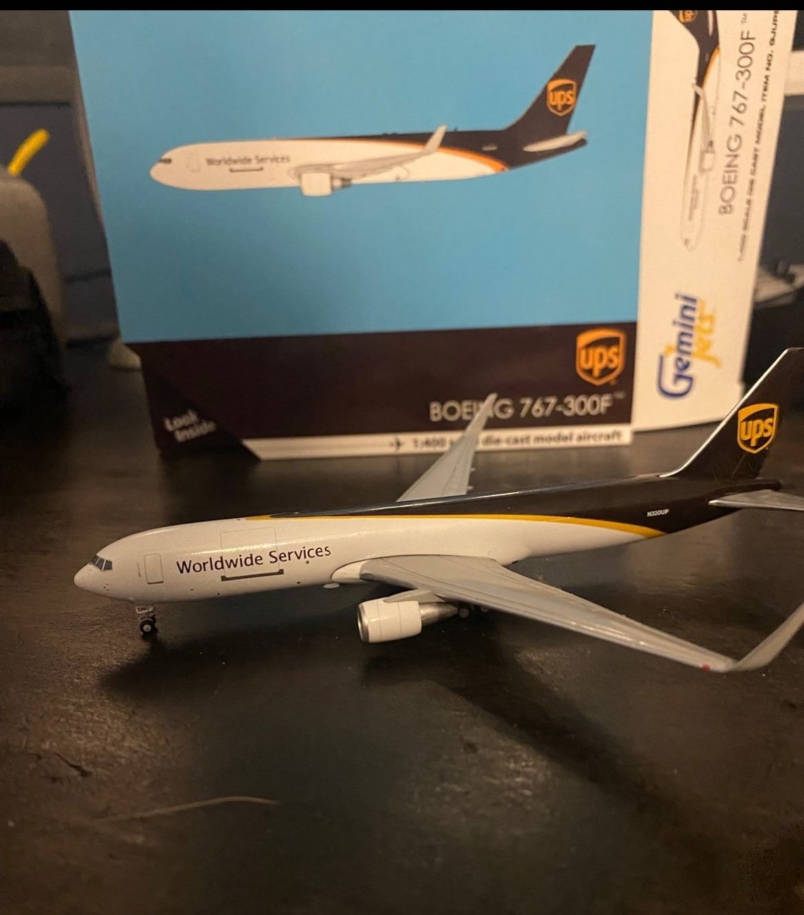 1:400 Diecast plane