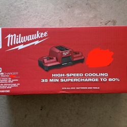 Milwaukee M18 18V Dual Bay Simultaneous Super Charger. CHARGER ONLY BRAND NEW
