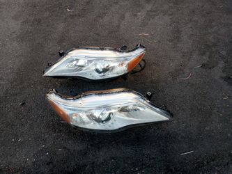 2011-2012 Toyota Avalon Headlights (Halogen Bulbs) 