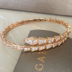 Bvlgari Women's Bracelet In 18K rose gold Diamond