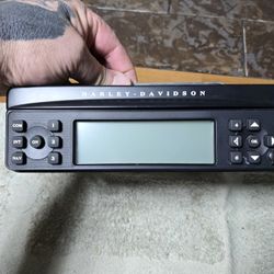 Harley-Davidson - Harman Kardon Radio/CD  ( H-D P/N  76160-06 ) 72647-11 Y002