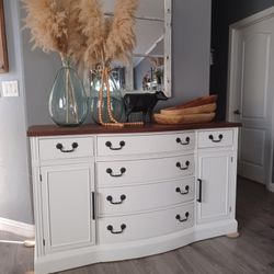 Buffet/ Entry Table