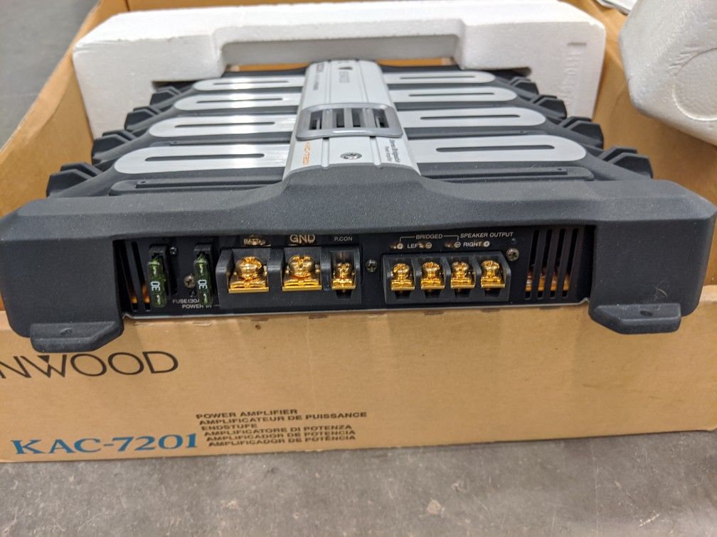 Kenwood KAC-7201 800 watt amp