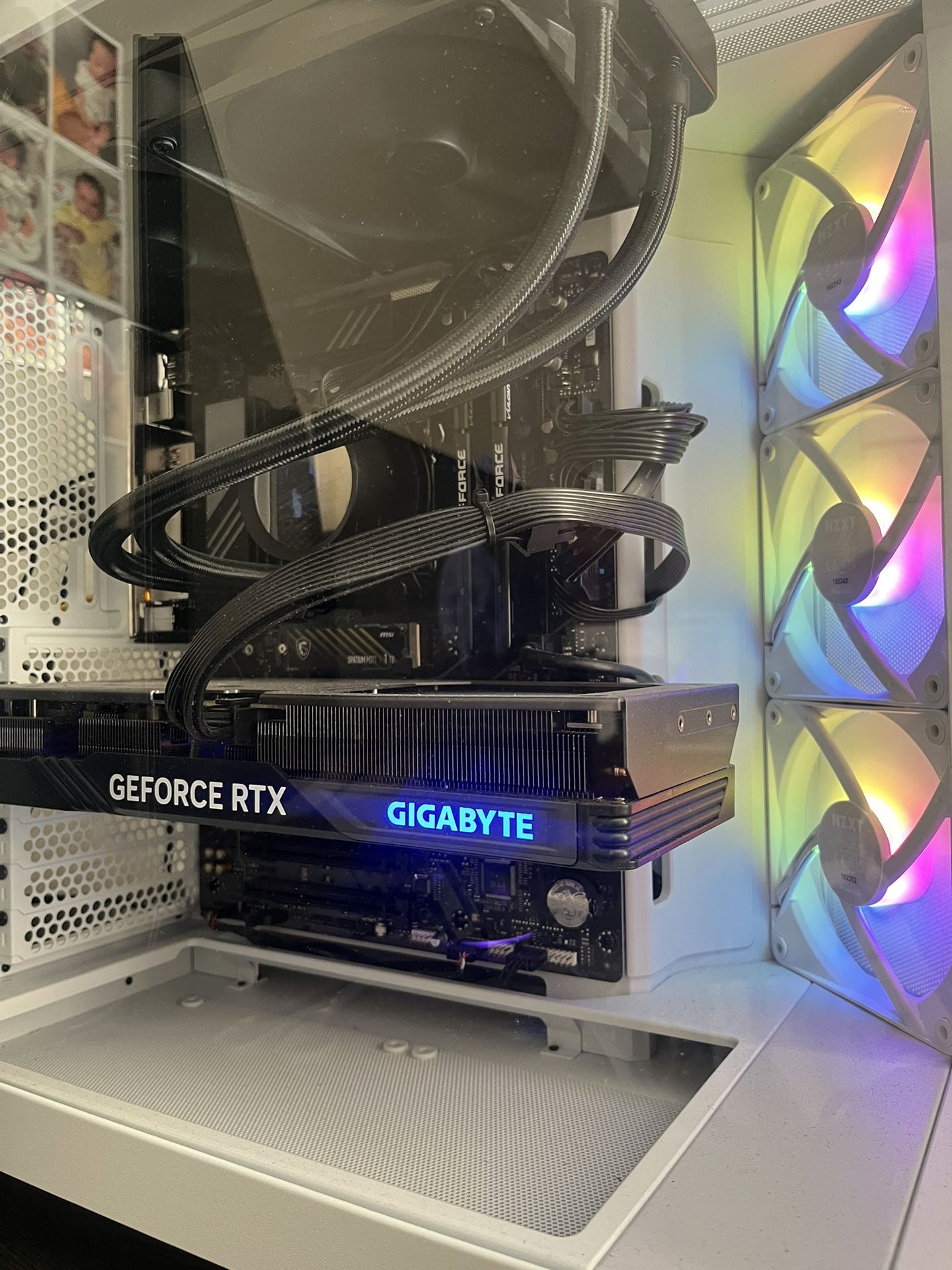 GIGABYTE 4070 RTX AMD RYZEN 5 7600X