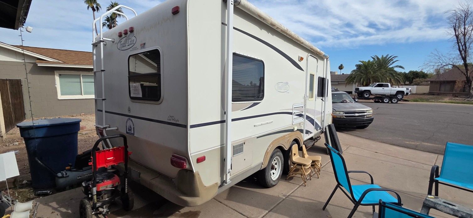 Trail Lite Pull Behind Camper / Or Trade For RUNNING truck/SUV