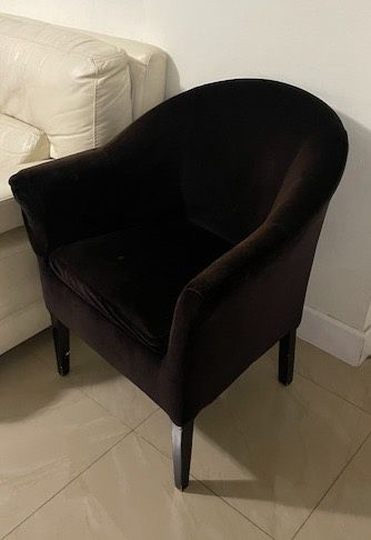 Silla Marrón Tipo Butaca \ Brown Armchair-Style Chair