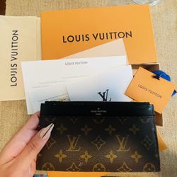 Woman’s  Hand Wallet 