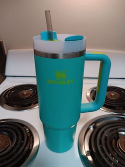 Stanley Quencher H2.0 10inch tall 30oz. Tropical heat wave teal, wall vacuum insulation keeps cold for hours.