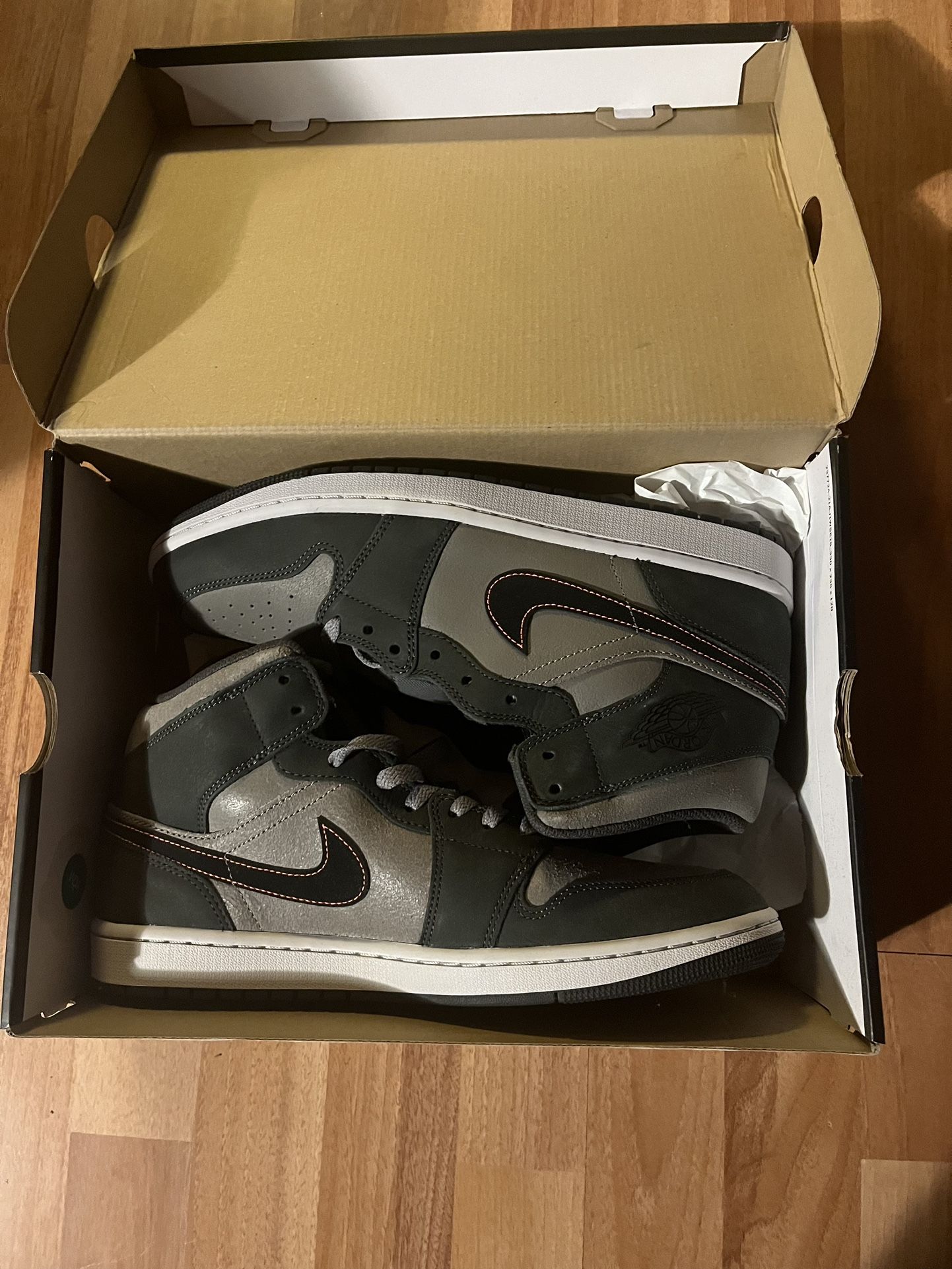 Air Jordan 1 Mid SE