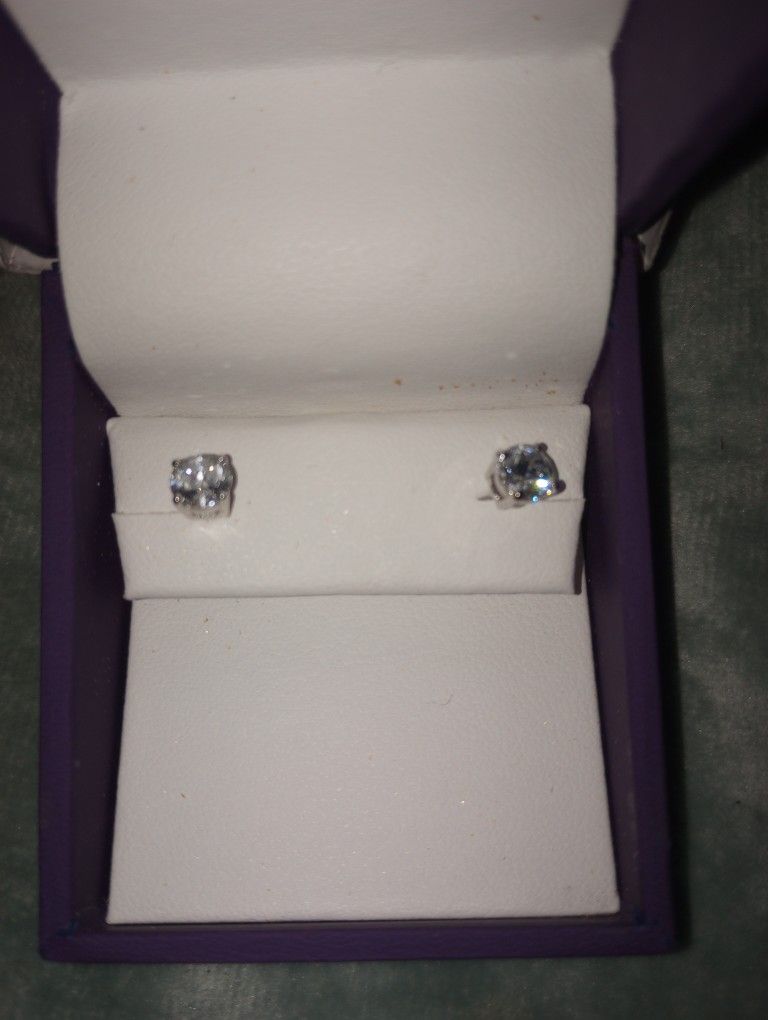BRAND NEW 1 Carat Diamond Earrings