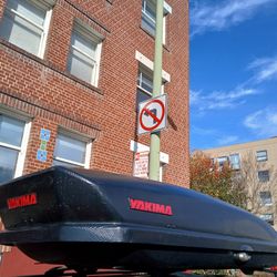 Yakima Skybox 16 Carbonite  (Like Thule Inno Rocketbox)