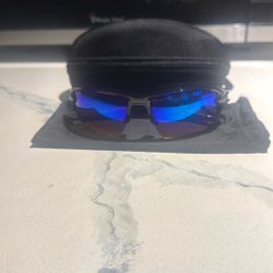 Oakleys sun glasses