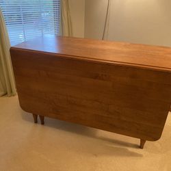 SOLID MAPLE DROPLEAF GATELEG DINING TABLE