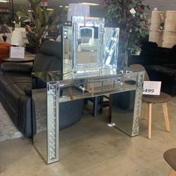 Mirror Vanity Set Liquidation Sale