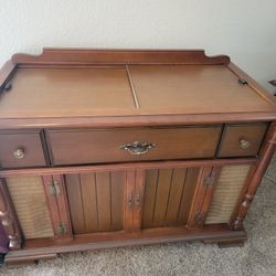 Vintage Working Magnavox Wooden Astro Sonic Cabinet - Rare Find