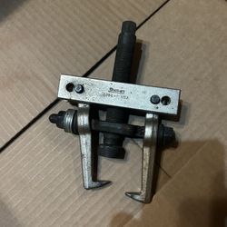 Snap On Puller In Great Condition 