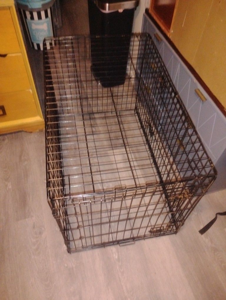 LARGE DOOR DOG CAGE 36" L x 22" W x. 24" H