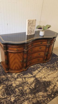 GORGEOUS CABINET