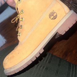 Timberland Semi- New Size 6 m