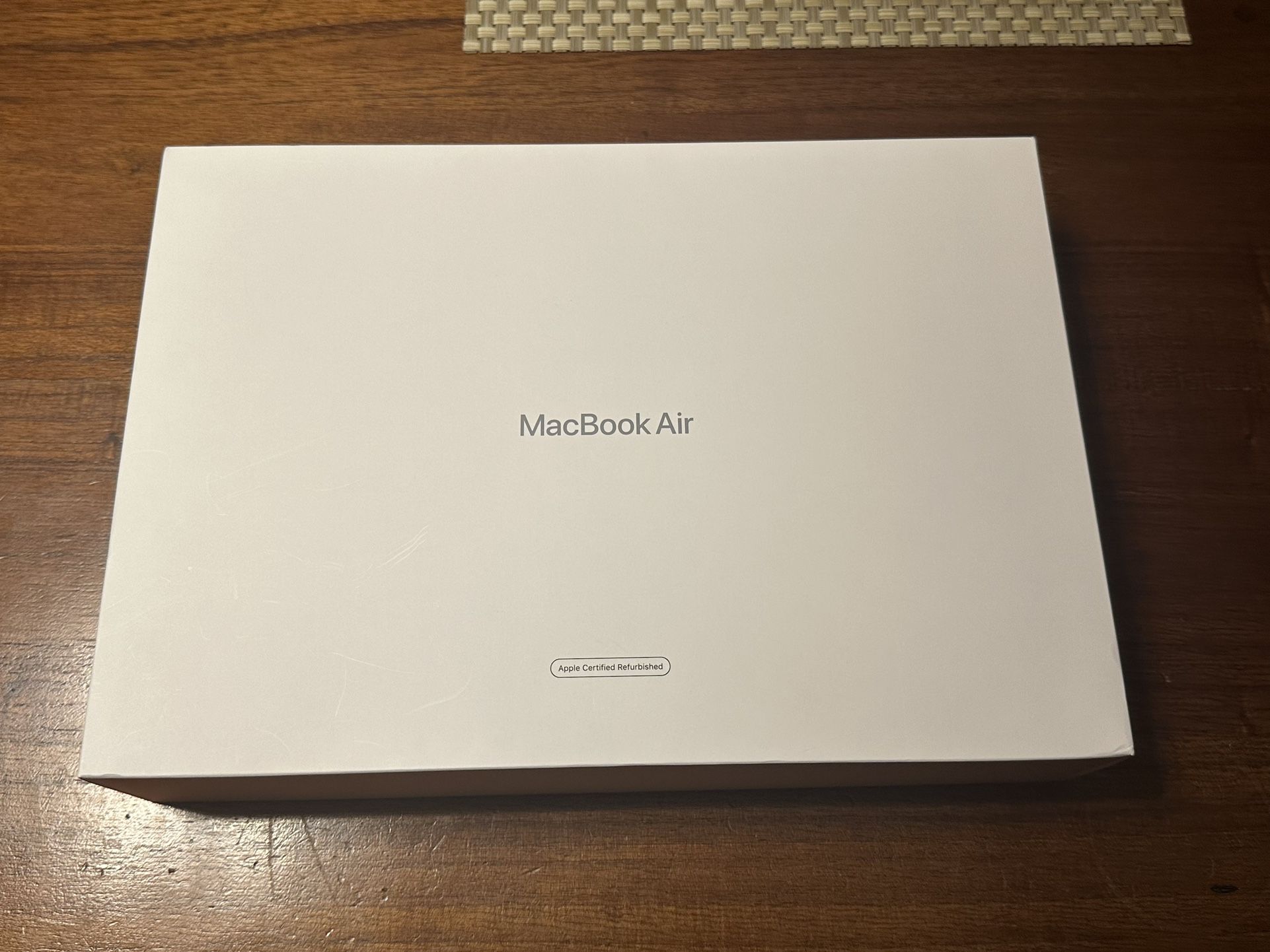 MacBook Air M1 A2337 (damaged screen)